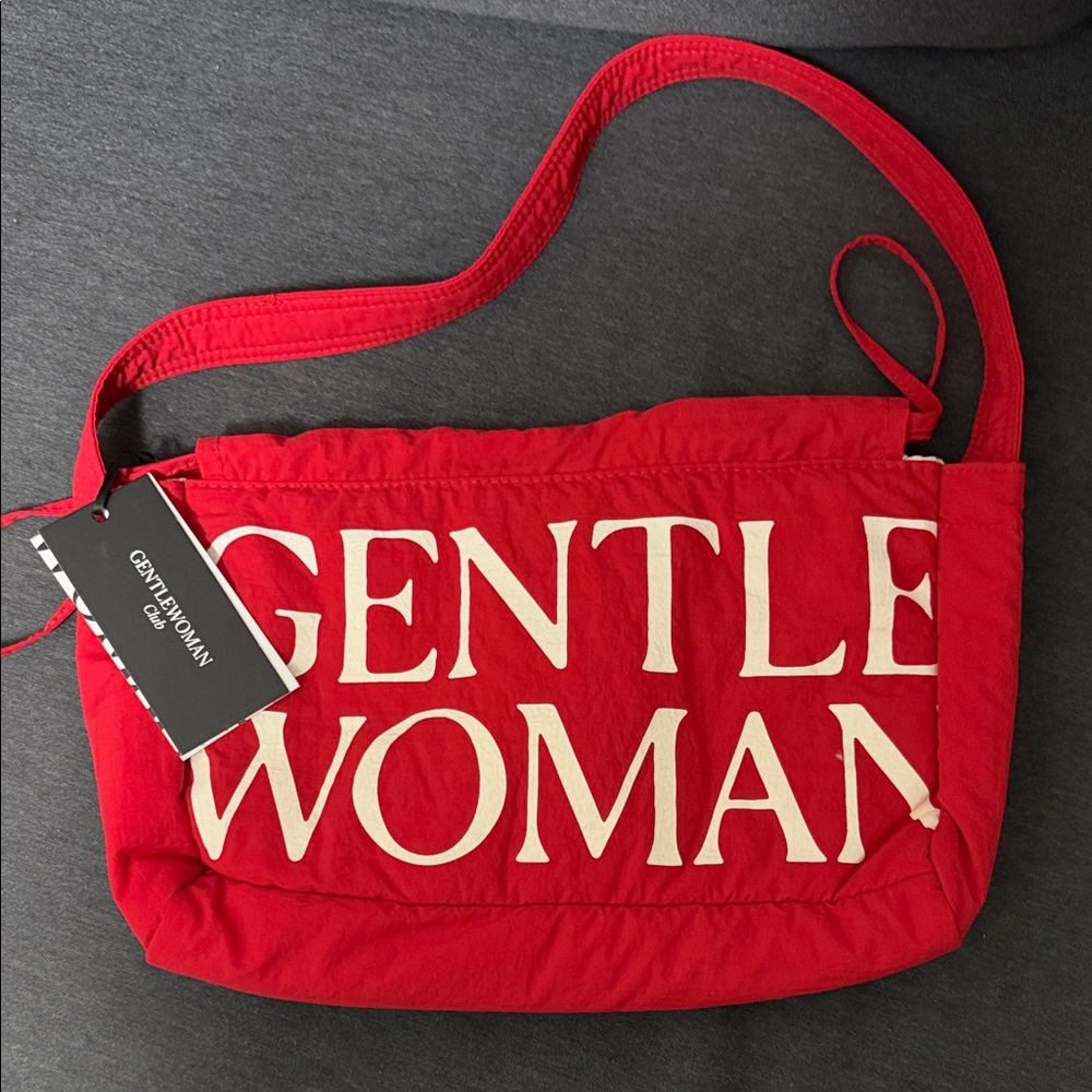 Gentle Woman Small Shoulder Bag